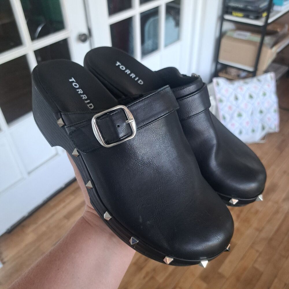 NEW Torrid Women’s Studded Slip On Black Mini Clogs Size 8 WW Casual Shoe Goth